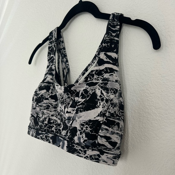 Lululemon Energy sports bra 8 - Picture 2 of 4